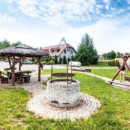 Pod Wierzba Hotel Uniejow Exterior foto