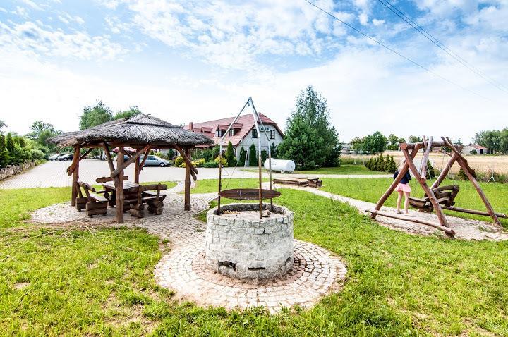 Pod Wierzba Hotel Uniejow Exterior foto