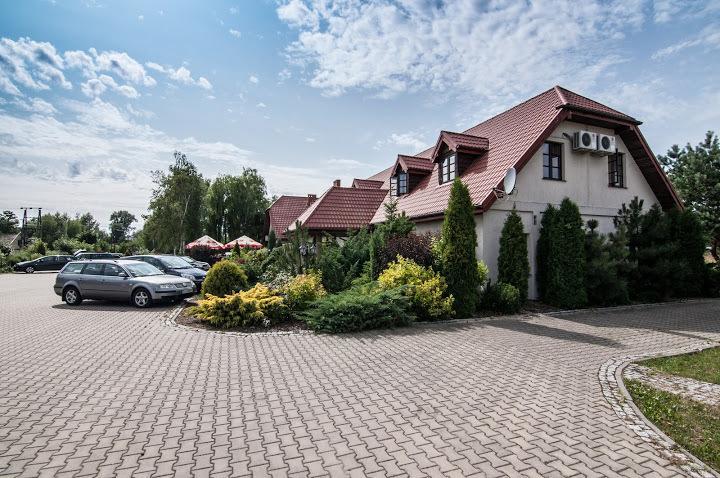 Pod Wierzba Hotel Uniejow Exterior foto